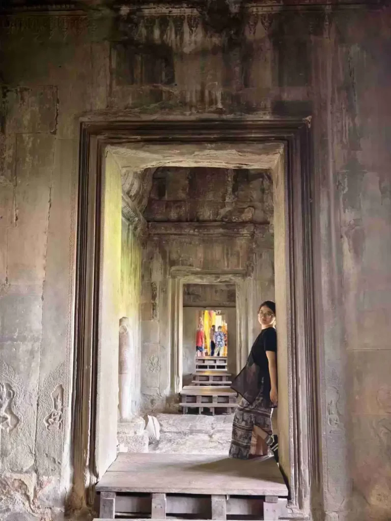 🗣️ Is an Angkor Wat Private Guide Worth It? Pros, Cons, and Costs